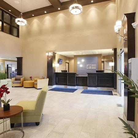 Holiday Inn Express Fort St John By Ihg Fort St. John Екстер'єр фото