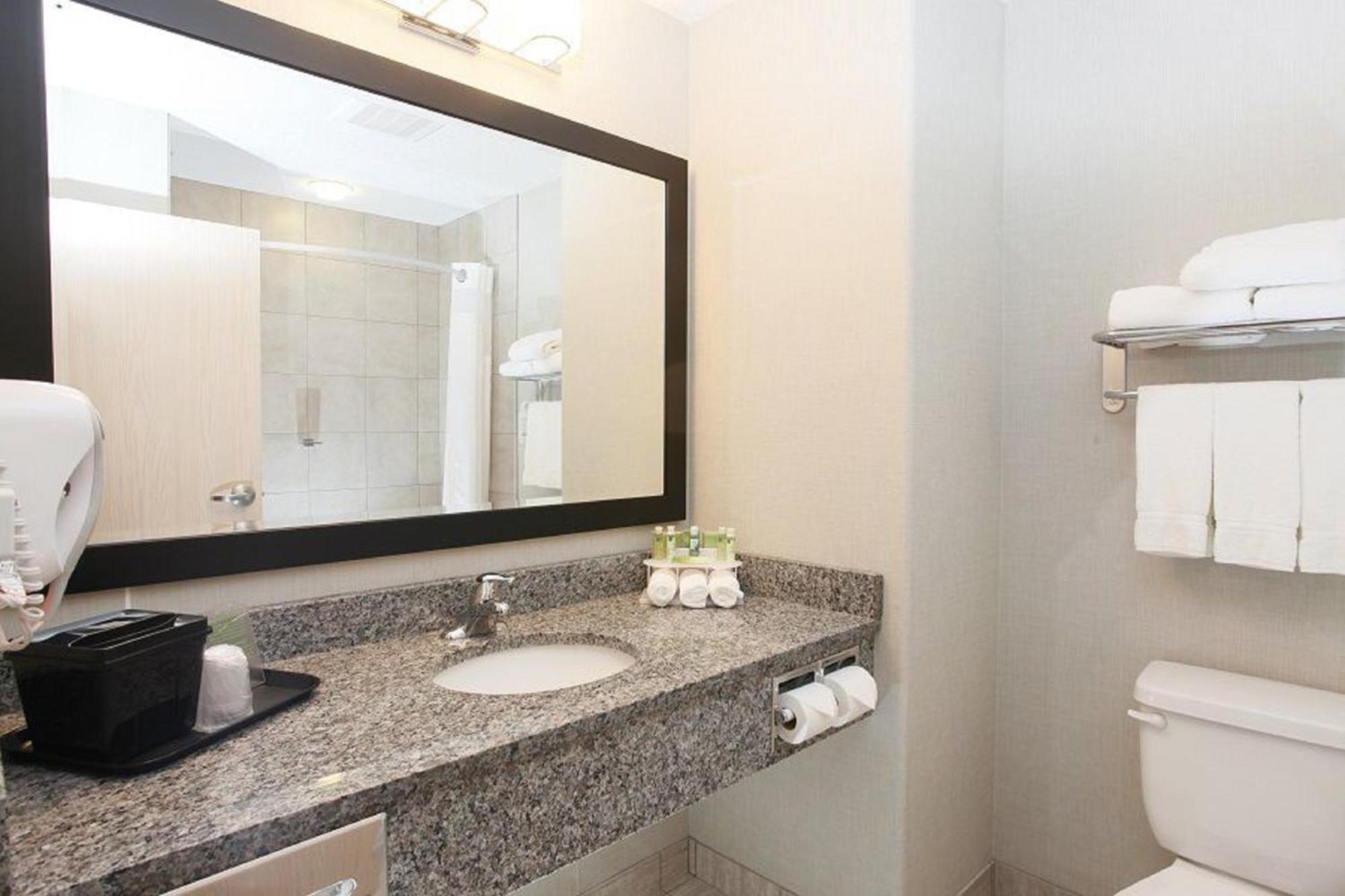 Holiday Inn Express Fort St John By Ihg Fort St. John Екстер'єр фото