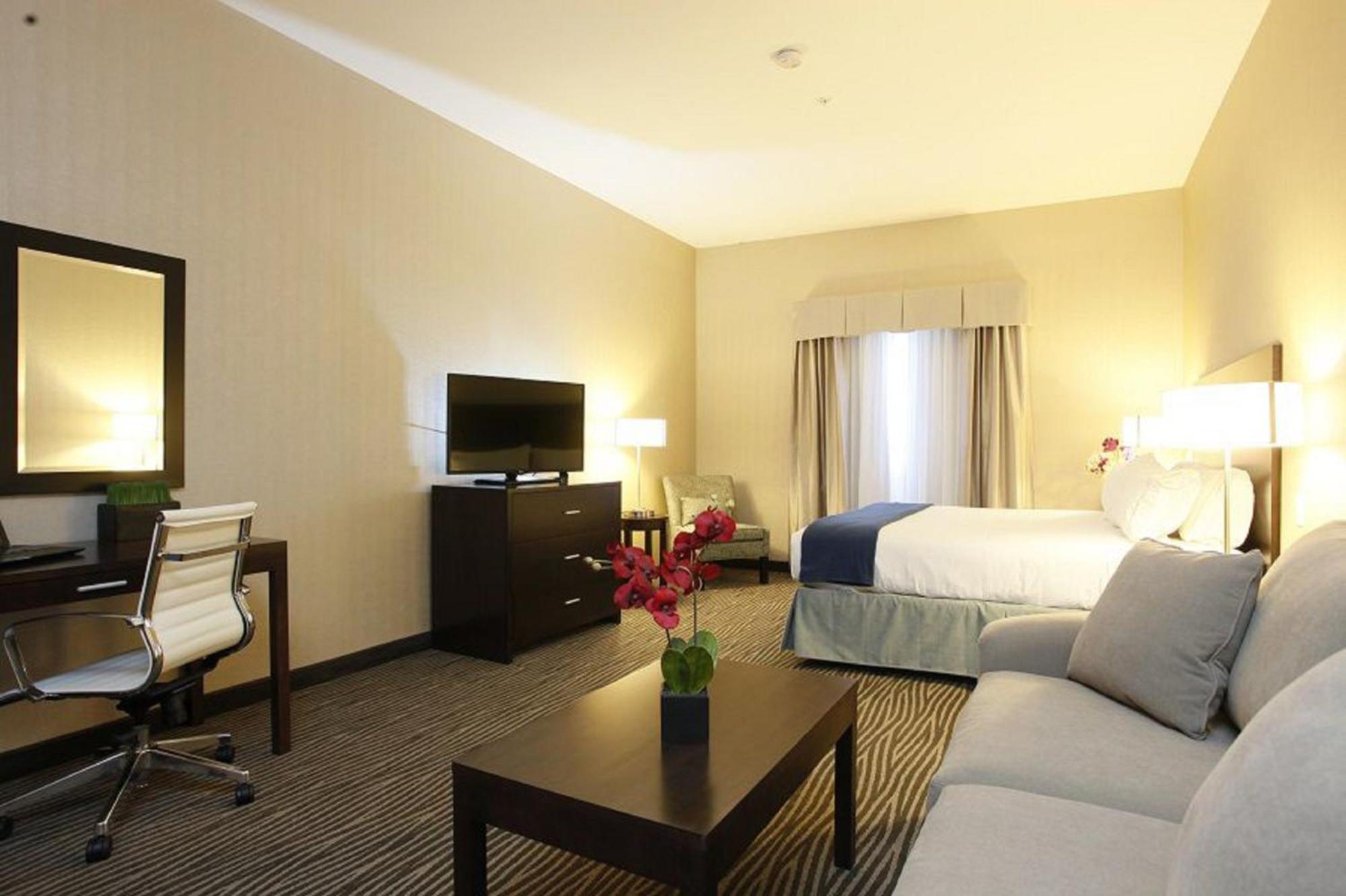 Holiday Inn Express Fort St John By Ihg Fort St. John Екстер'єр фото