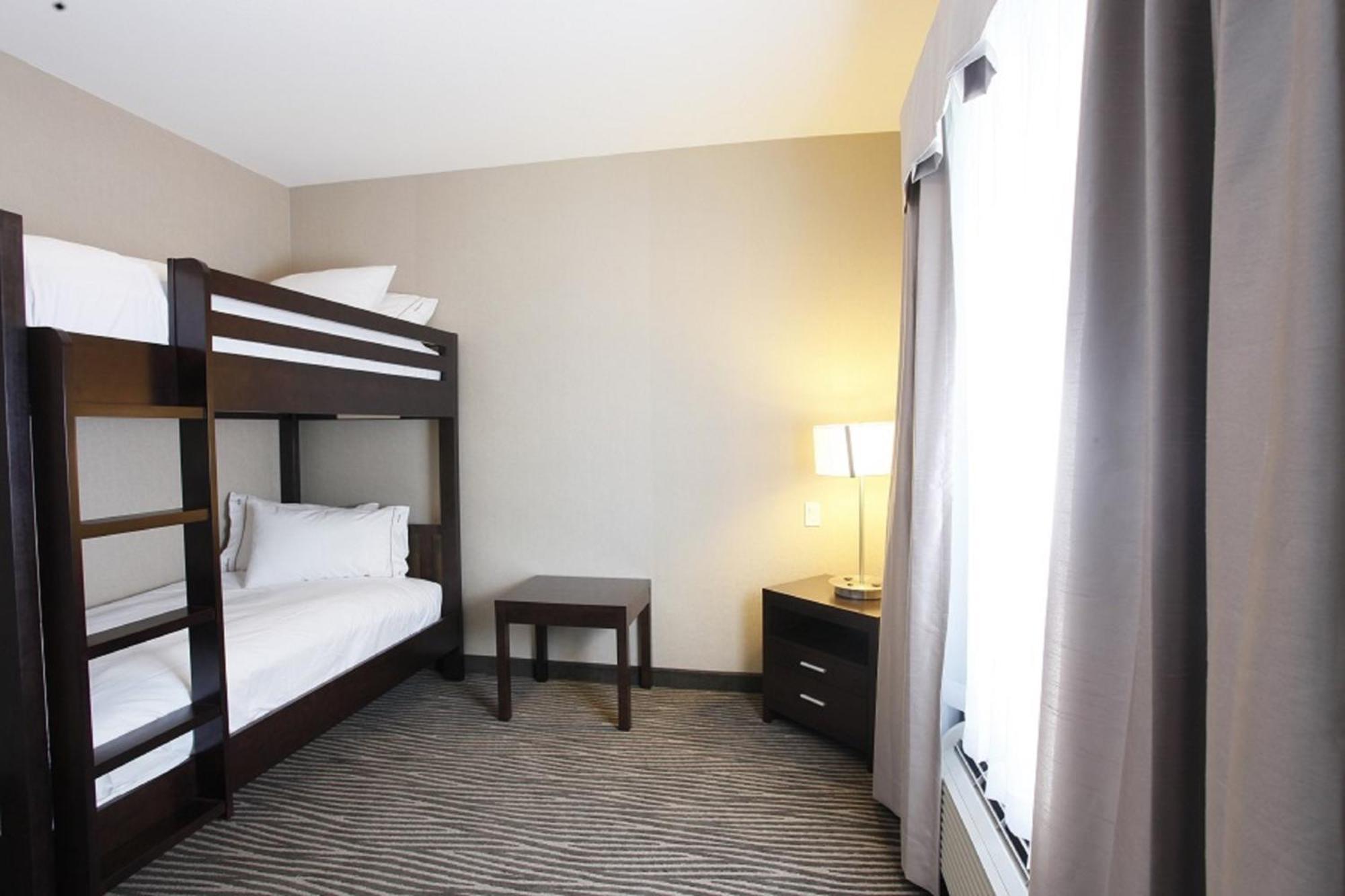 Holiday Inn Express Fort St John By Ihg Fort St. John Екстер'єр фото
