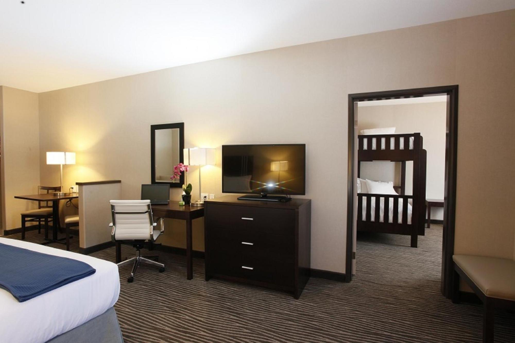 Holiday Inn Express Fort St John By Ihg Fort St. John Екстер'єр фото