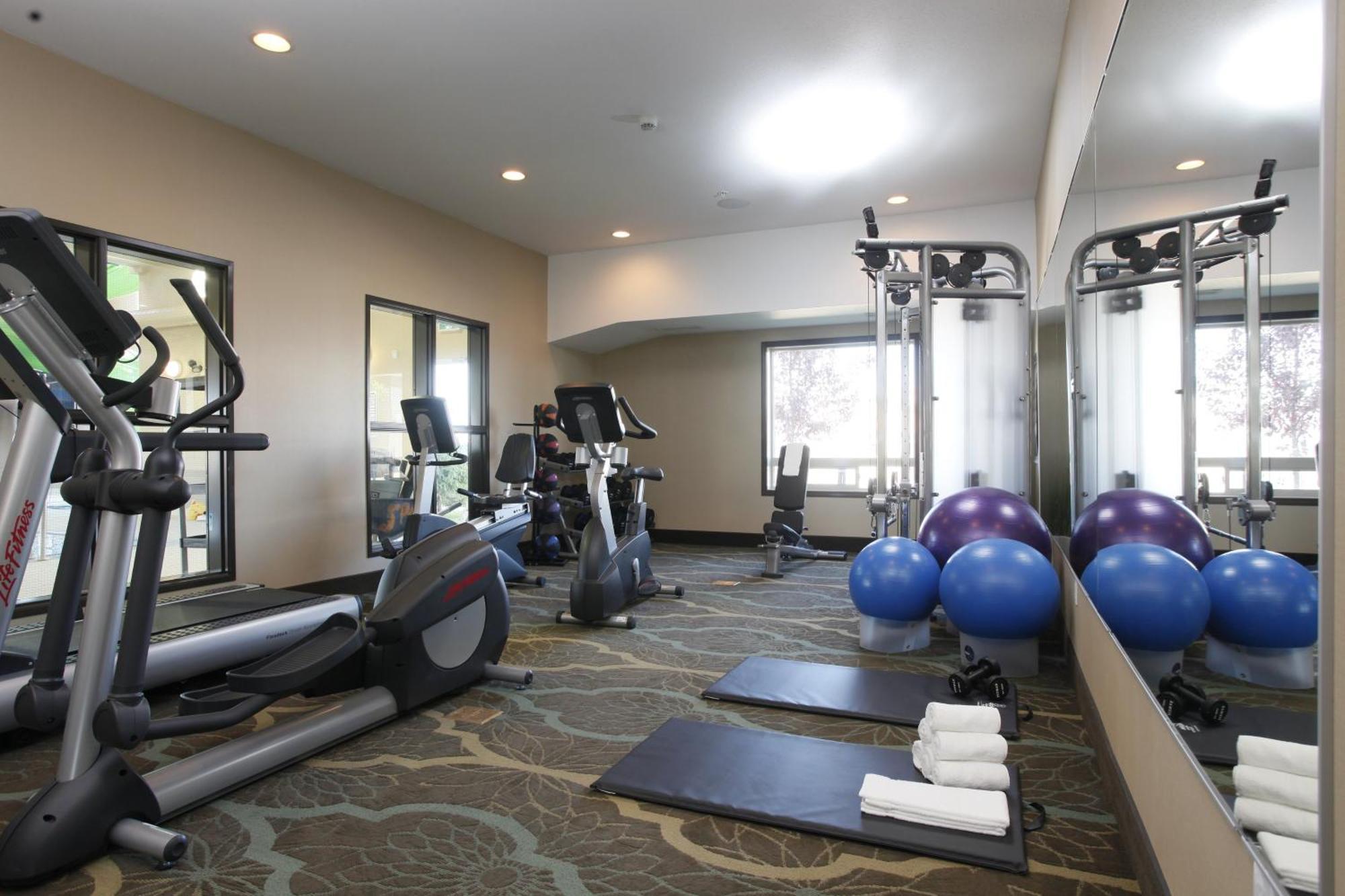 Holiday Inn Express Fort St John By Ihg Fort St. John Екстер'єр фото