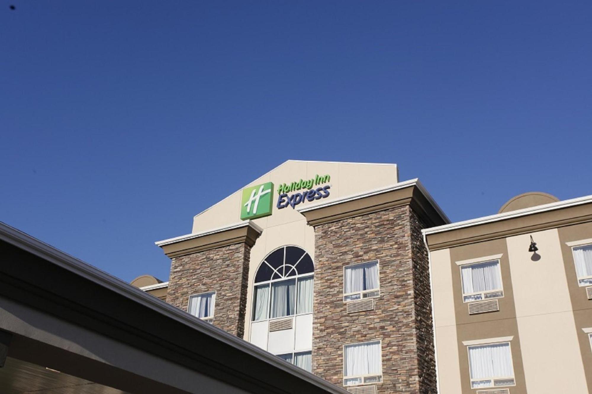 Holiday Inn Express Fort St John By Ihg Fort St. John Екстер'єр фото