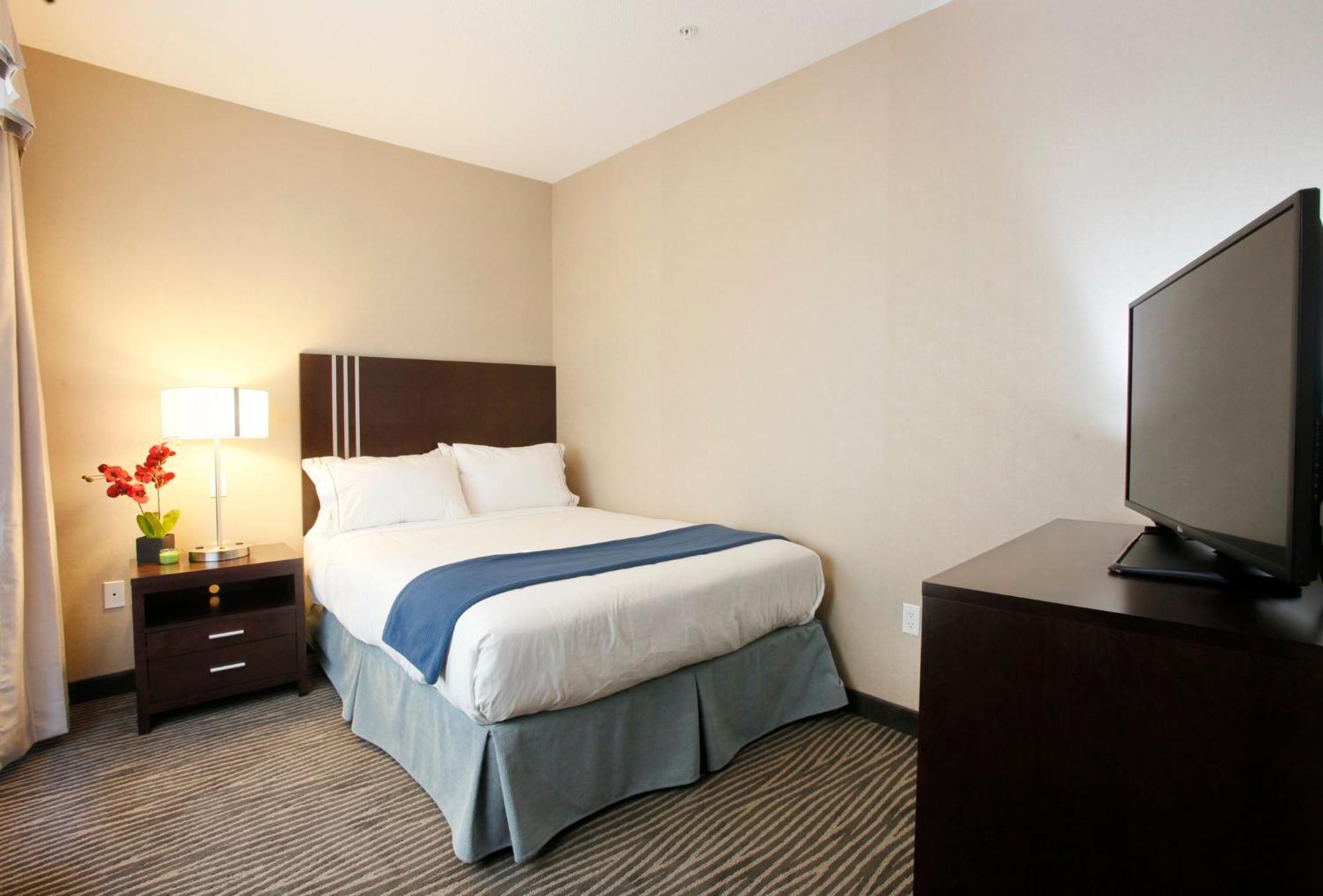 Holiday Inn Express Fort St John By Ihg Fort St. John Екстер'єр фото