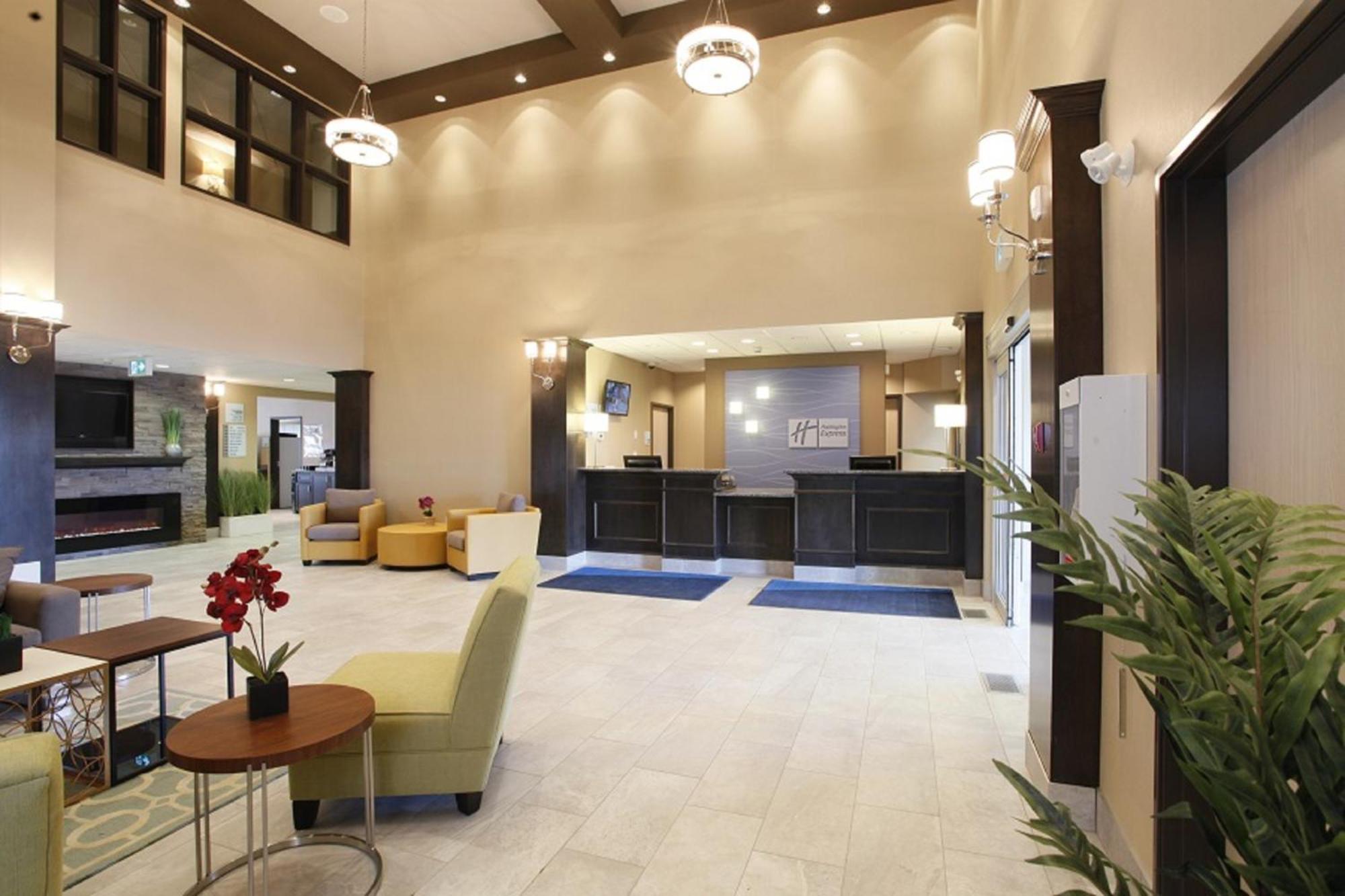 Holiday Inn Express Fort St John By Ihg Fort St. John Екстер'єр фото