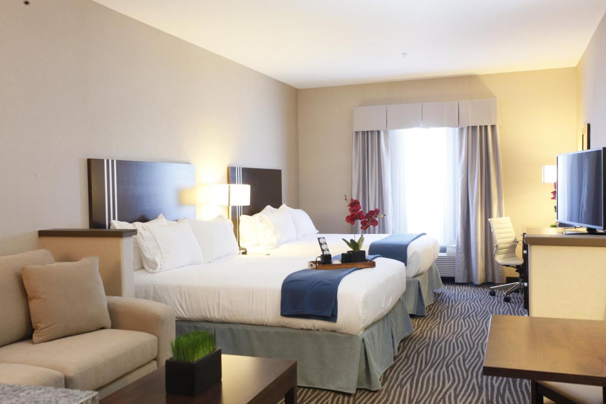 Holiday Inn Express Fort St John By Ihg Fort St. John Екстер'єр фото