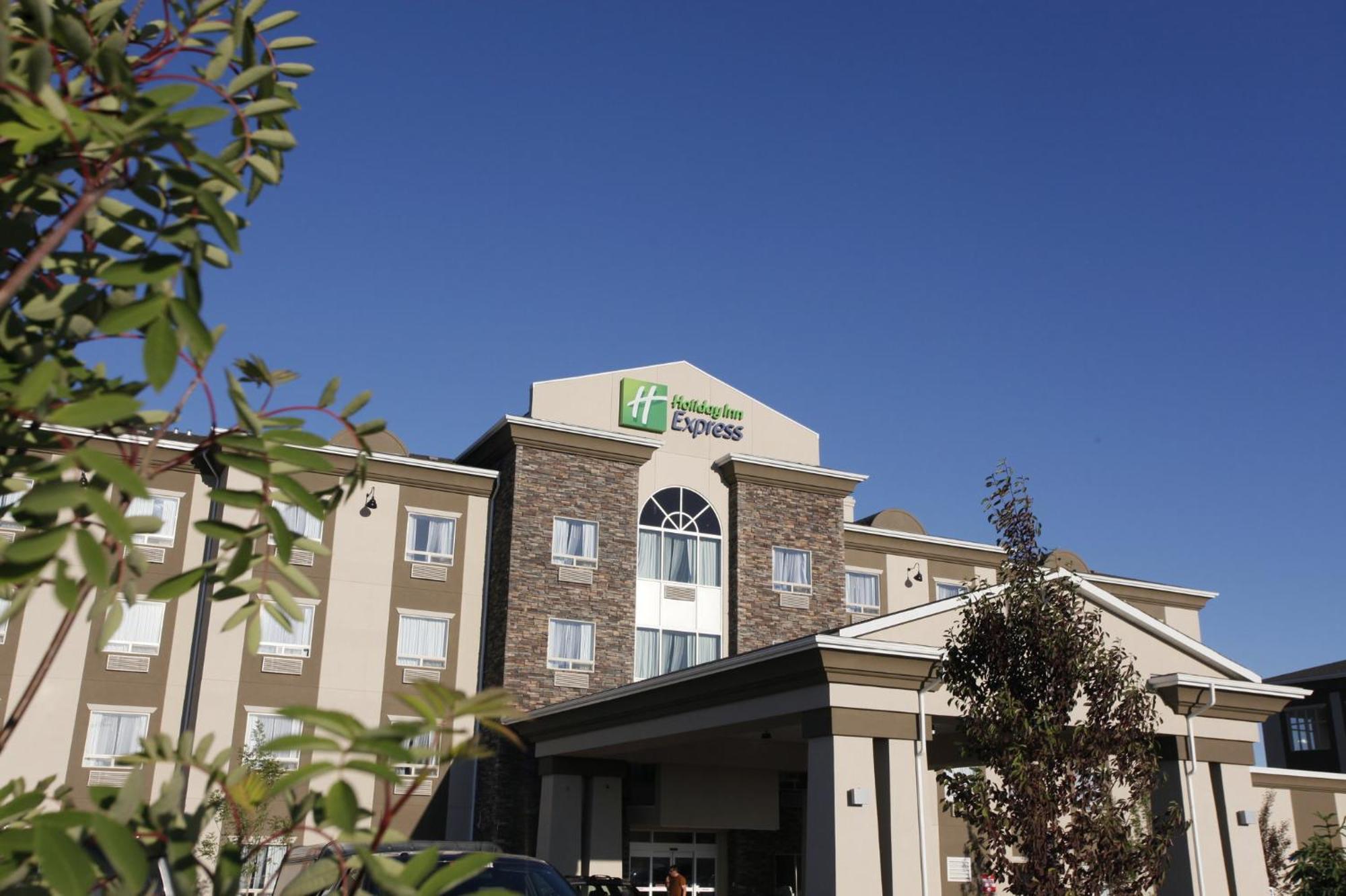 Holiday Inn Express Fort St John By Ihg Fort St. John Екстер'єр фото