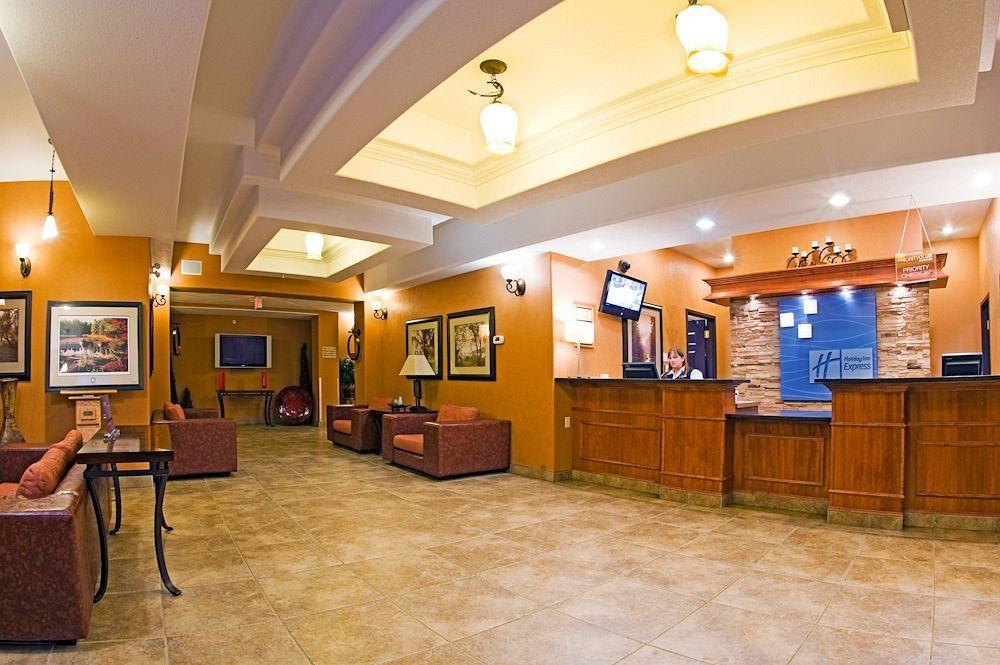 Holiday Inn Express Fort St John By Ihg Fort St. John Екстер'єр фото