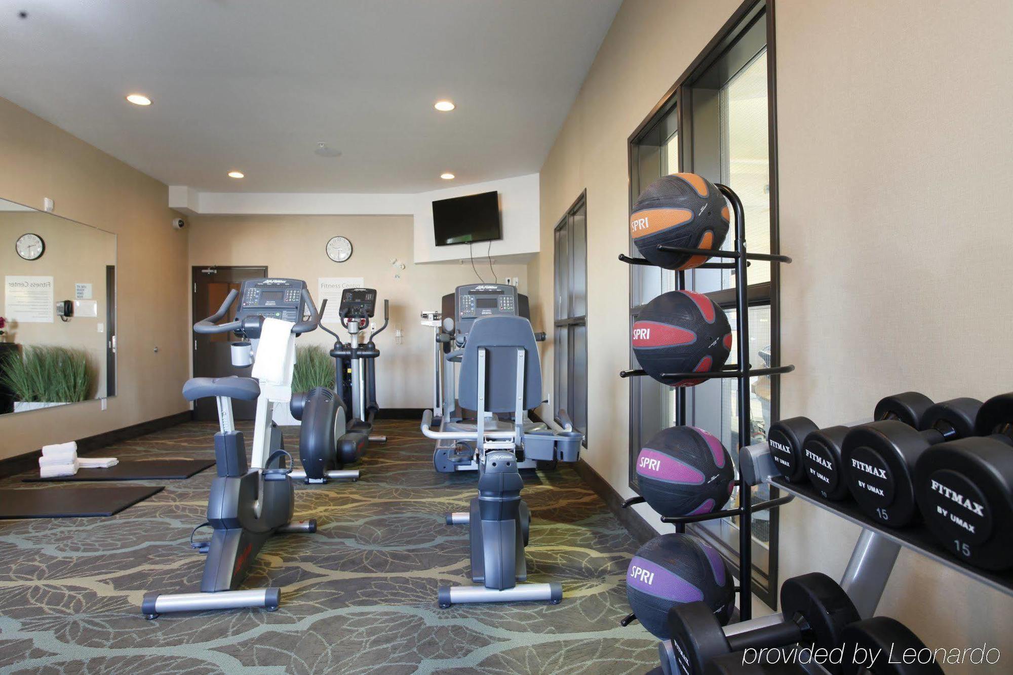Holiday Inn Express Fort St John By Ihg Fort St. John Екстер'єр фото