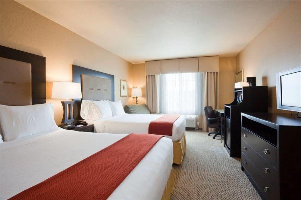 Holiday Inn Express Fort St John By Ihg Fort St. John Екстер'єр фото