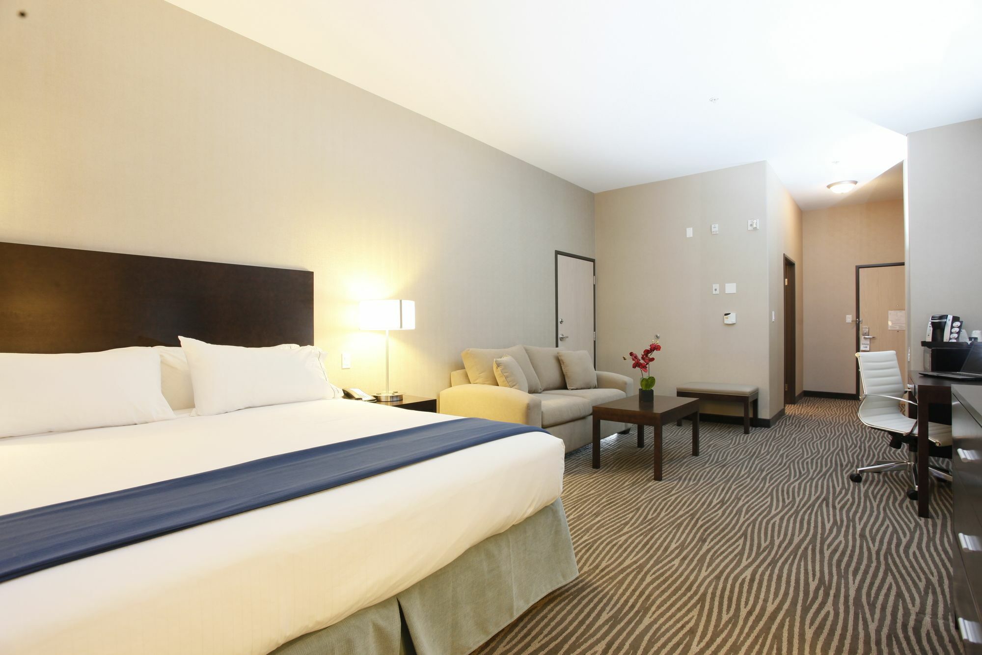 Holiday Inn Express Fort St John By Ihg Fort St. John Екстер'єр фото