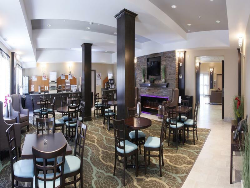 Holiday Inn Express Fort St John By Ihg Fort St. John Екстер'єр фото